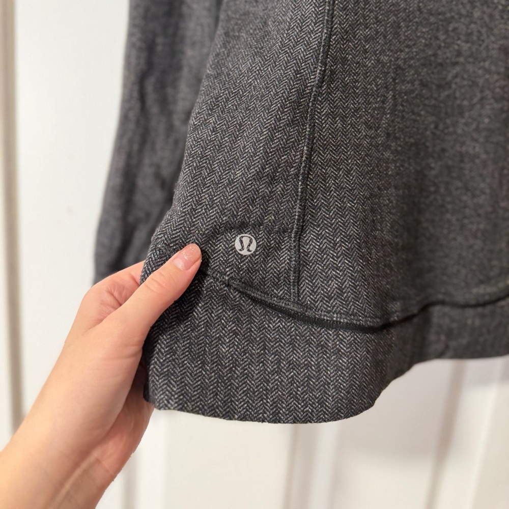 🍋Lululemon Think Fast Pullover - Picture 4 of 5